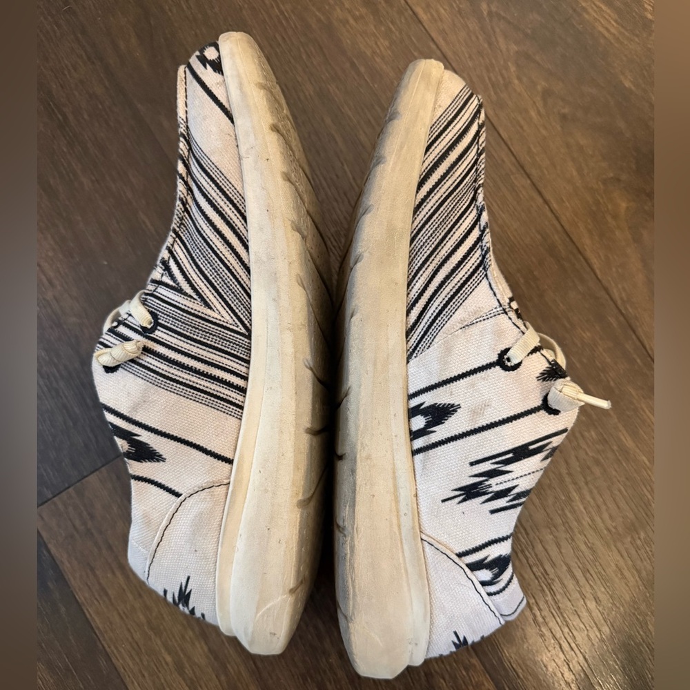 Ariat Hilo Chimayo Cristo Cream Slip On Shoes - Picture 3 of 4